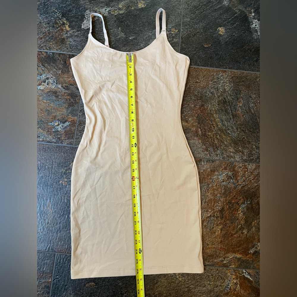 Spanx Socialight light compression slip in soft nude color. Size XL - Picture 10 of 12